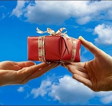 Accepting a gift from a kaafir on the day of his festival 19